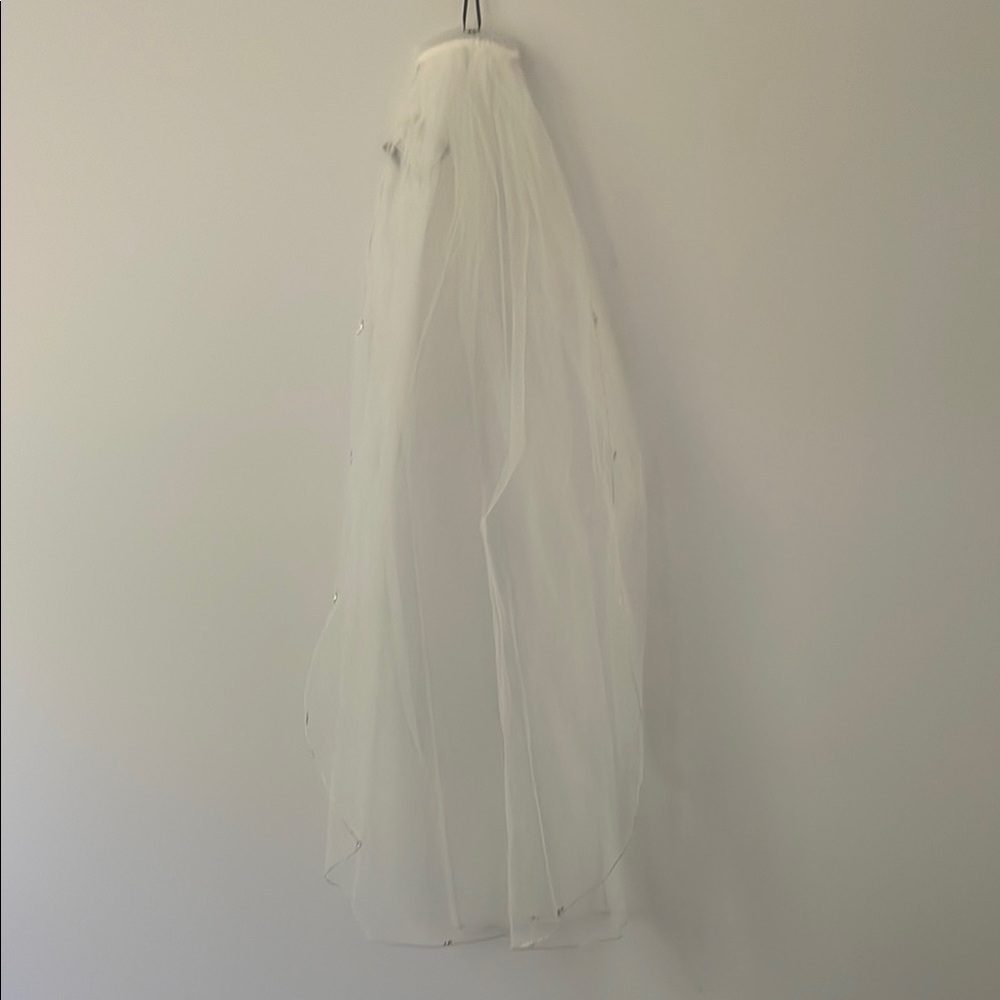 Elegant White Bridal Veil